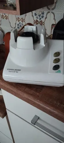 Liquidificador Black & Decker Power Pro 500W apenas o motor, sem o copo.