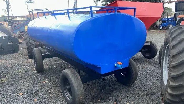 Tanque azul 4.000lts. Vende ou aluga.