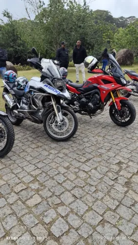 Moto impecável