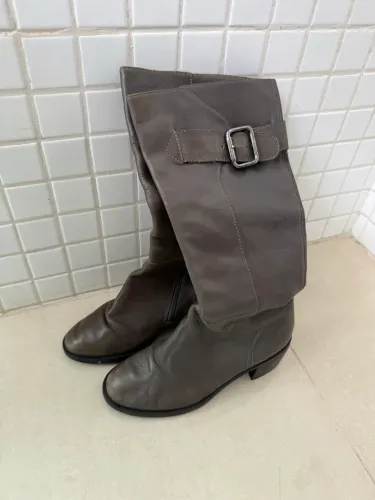 Bota couro cano alto cinza 35