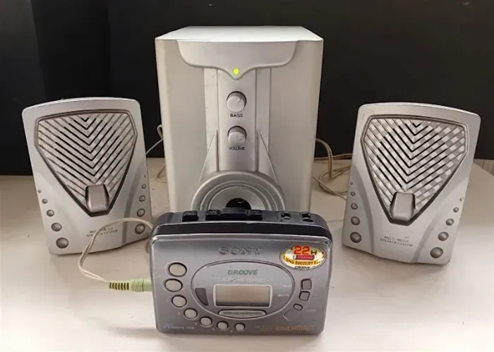 WALKMAN SONY WM-FX463 COM CAIXAS DE SOM - NAO FUNCIONA RADIO, SO K7
