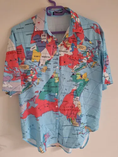 camisa mapa mundi shein 