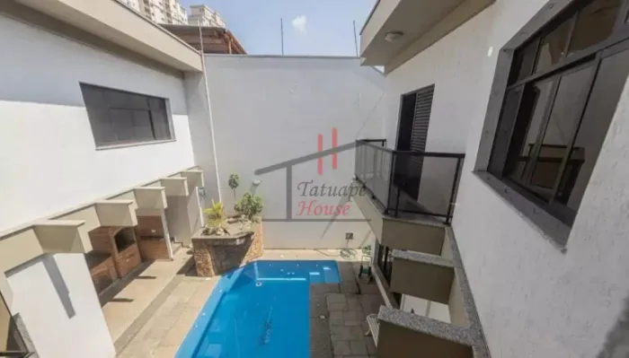 Sobrado 4 Suítes, 3 vagas, Piscina no Tatuapé.