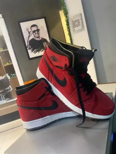 Air Jordan 1 Retro High OG - Vermelho e Preto( nunca usado)