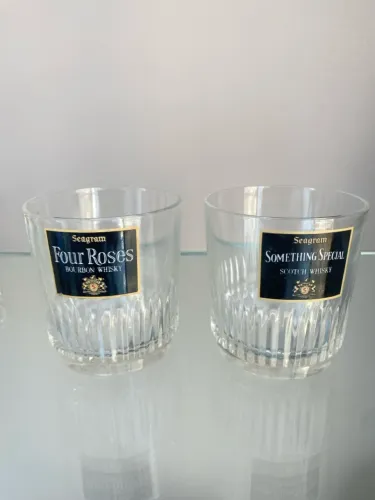 2 copos seagram whisky 