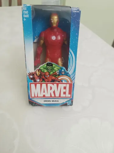 Boneco Iron Man da Marvel, marca Hasbro, com 15 cms