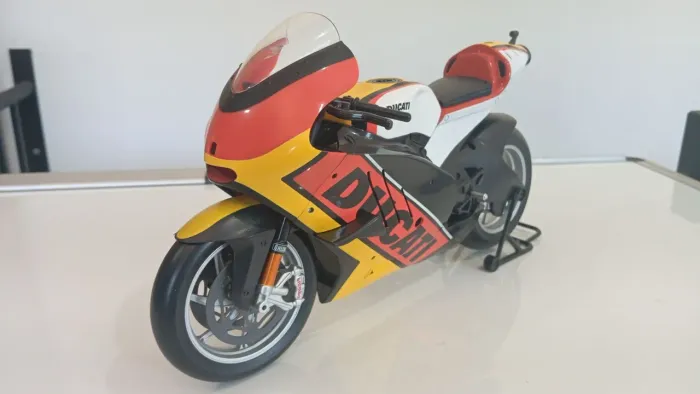 Raríssima Miniatura Ducati Moto GP German Colors - Maisto - escala 1/6 (Gigante)