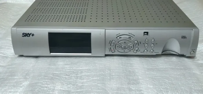 Receptor com DVR Sky+ LEIAM