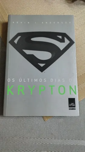 Livro Os últimos dias de Krypton LeYa edição Omelete Box