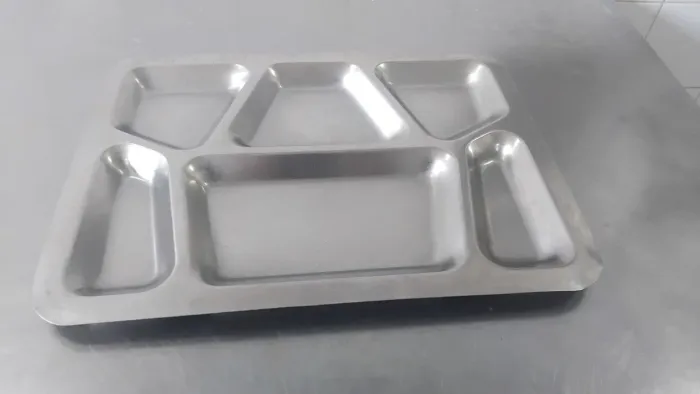 Bandeja de Inox 6 divisórias 30x40 para Restaurante