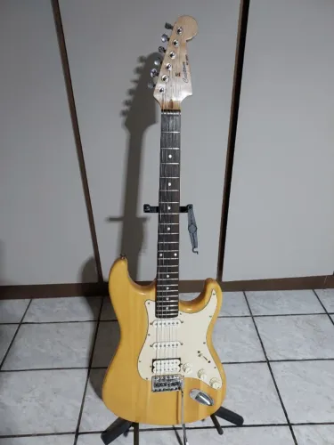 guitarra custon stratocaster com captação kent armstrong com cinco tipos de distorções 