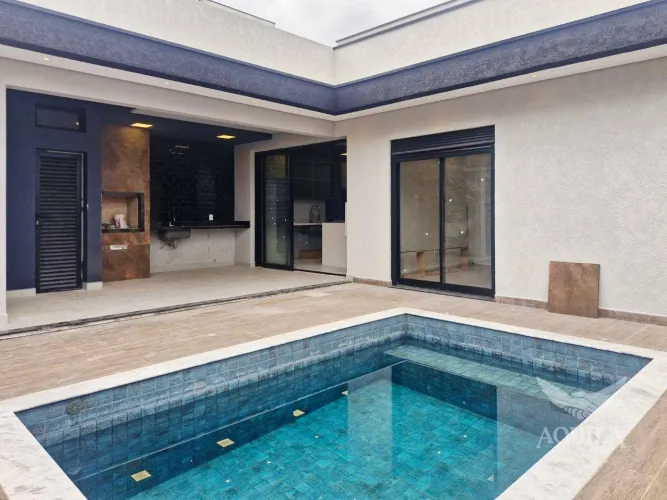 CASA ASSOBRADADA COM 3 QUARTOS - PISCINA AQUECIDA- ARMÁRIOS - PLANEJADOS - CONDOMÍNIO SUNL