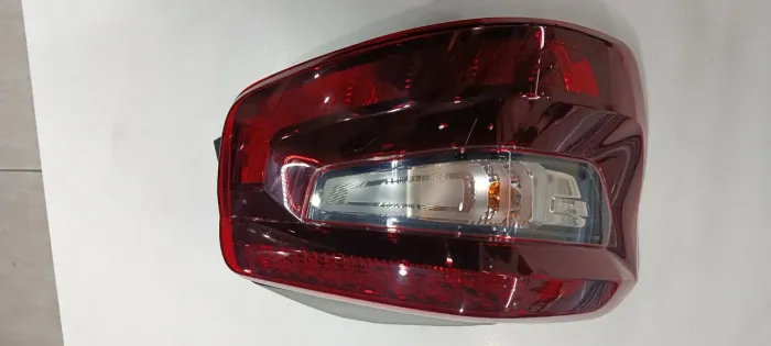 Lanterna traseira esquerda citroem c3 original usada perfeito estado 