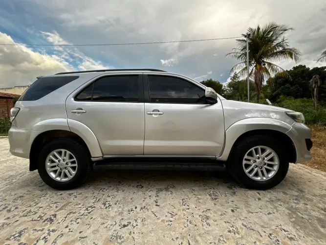 Toyota Hilux SW4 SRV D4-d 4X4 3.0 TDI Dies. AUT 2014