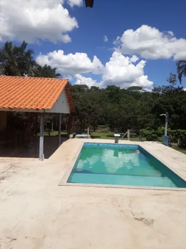 Chácara no bairro Nazaré cidade de Hidrolândia  ,4 mil metros. Casa 2 qtos,suite, quiosque
