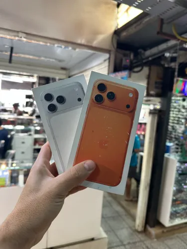 iPhone 17 pro Max laranja e branco 