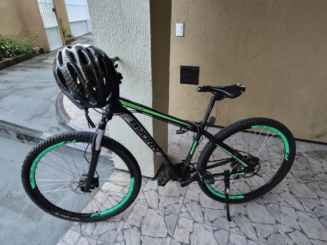 Mountain Bike Byorn Aro 29 + 1 capacete