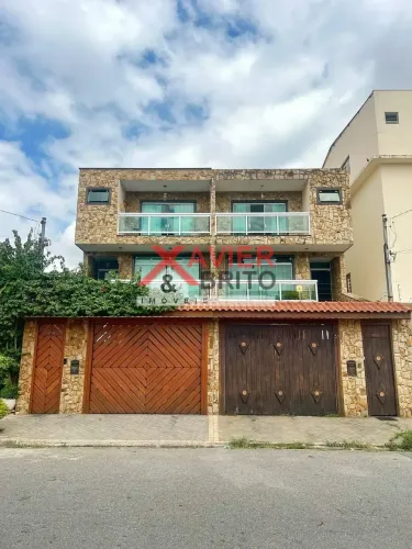 Sobrado à venda, 249m2 c/ 3 Quartos,Suite com Hidro, Salão de Festas, 7 vagas no Jd Santa