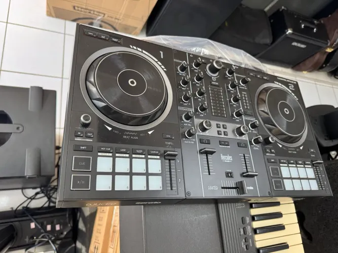 controladora DJ Hercules DJControl Inpulse 500