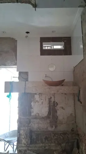 Vende -se uma pia de mármore com a bacia, Falar com a Carla no WhatsApp *