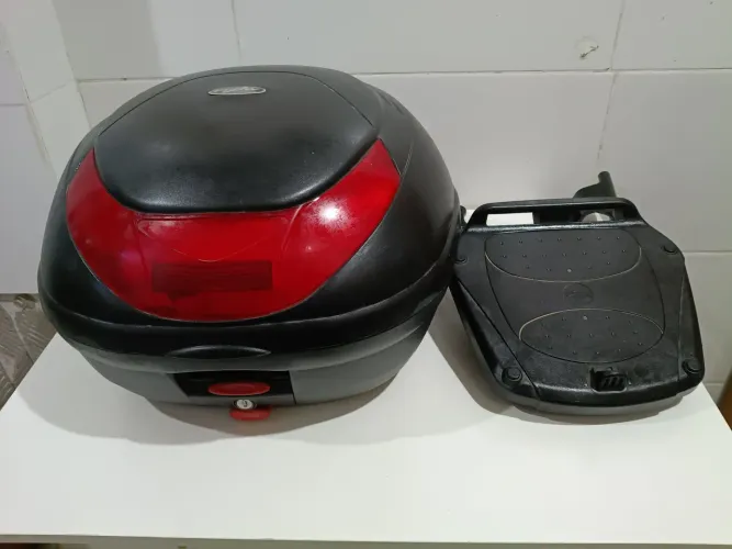Baú com suporte para moto