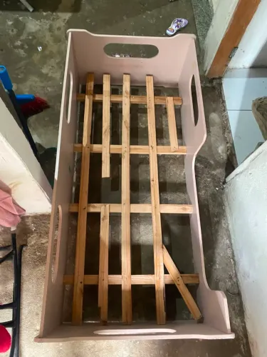 Cama montessoriana infantil com colchão