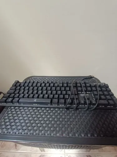 Teclado mecânico com defeito