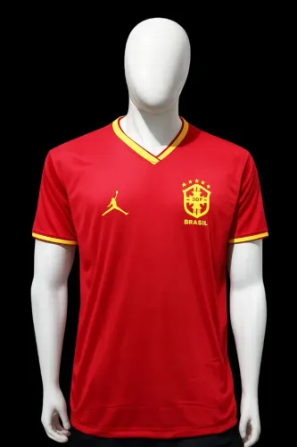 Camisa vermelha PT + Brasil