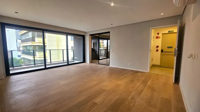 Apartamento com Elevador Privativo, 3 Quartos, 2 Suítes e Varanda no Bluez