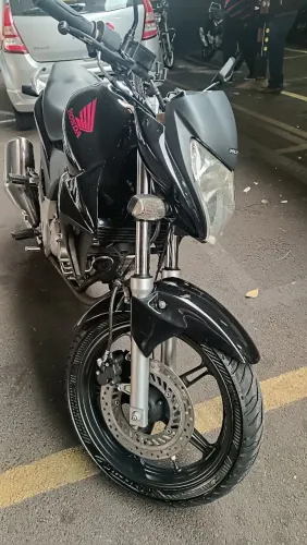 Honda CB300 extra. Moto muito boa! Pneus ótimos!