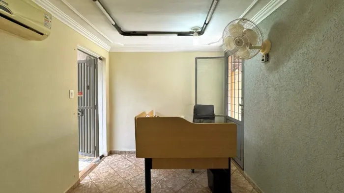 Casa comercial com 9 salas para venda ou locação na Avenida Saudade nos Campos Elísios
