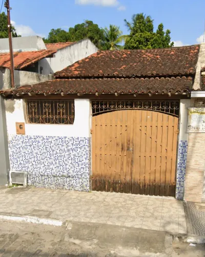 Casa ampla com excelente potencial e excelente localização.