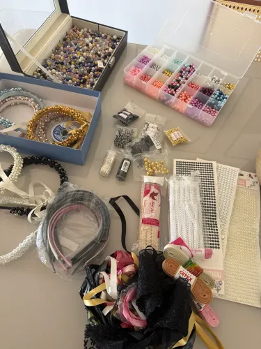 Kit Completo de Artesanato com Pérolas, Fitas, Tiaras e Acessórios