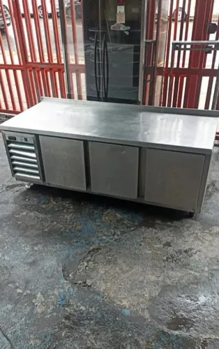 Balcão refrigerado de encosto