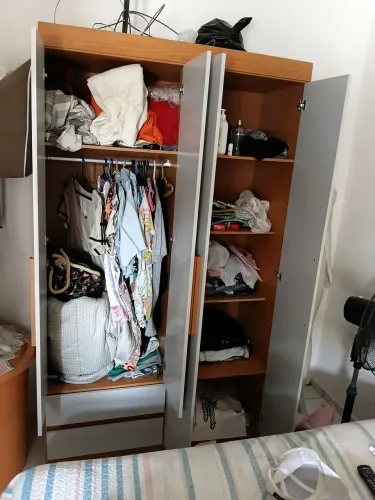 Guarda roupa 4 portas e 2 gavetas 
