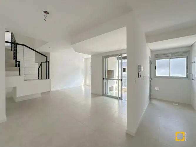 Apartamento duplex - 2 dormitórios, sendo 1 suíte - 2 vagas - Bairro Estreito - Florianópo