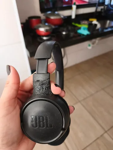 Fone JBL 500 sem fio com avarias mais funcionando