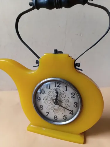 Despertador acrílico antigo
