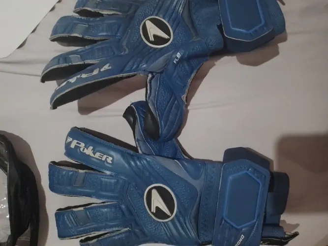 luva de goleiro profissonal poker eclipse mono/ pouco uso, sair só por 50 reais 