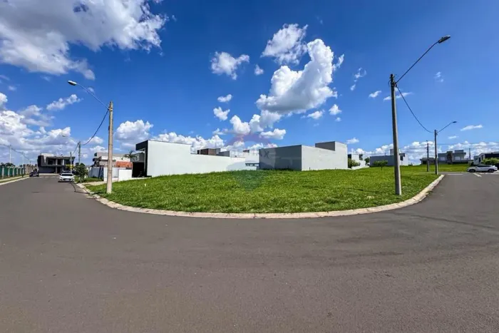 Terreno espetacular com 326,37 metros á venda no condomínio Monterrey em Monte Mor/SP