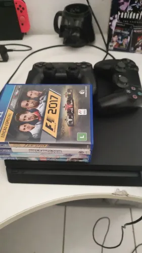 PS4 - 1TB com 4 jogos fisico
