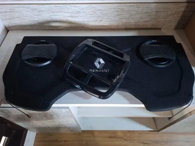 Tampão para Kwid com 2 autofalantes Kenwood.
