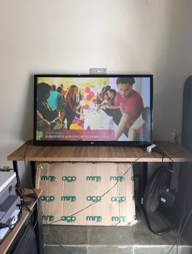 Tv 50 polegadas LG nioplasma l, não e smart.