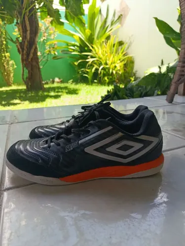 Vendo chuteira umbro pro 5