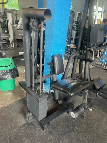 Extensora máquina academia