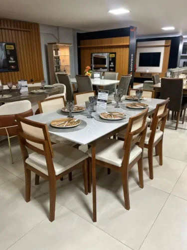 Mesa de Jantar com 06 cadeiras 