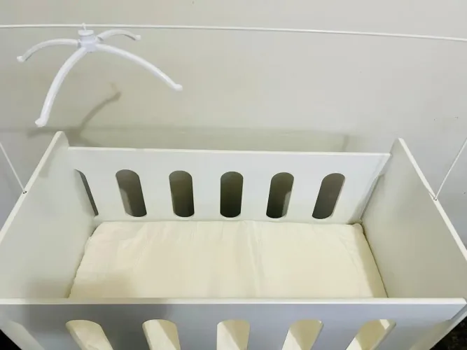 Mini berço portátil seminovo com colchão em excelente estado de conservação!