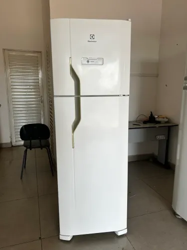 Geladeira Electrolux frost free 220v