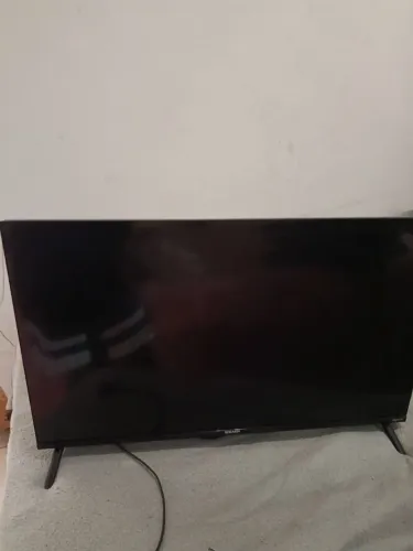 Vendo TV Smart semi nova, 32 polegadas, marca SEMP.