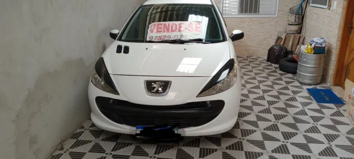 Peugeot 207 Sedan Passion XR 1.4 Flex 8V 4P 2011